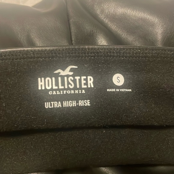 Hollister faux leather women’s leggings. Ultra high rise. - Picture 5 of 6